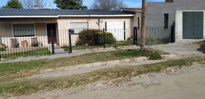 Casa y local ruta 28 V Santa Cruz del lago en Venta-Vª Sta Cruz del Lago
