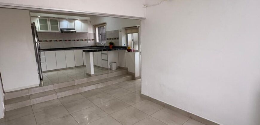 CASA DE 3 DORM, EN ALQUILER ANUAL B. CENTRO, VILLA CARLOS PAZ