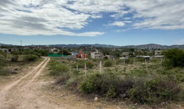 ESTANCIA VIEJA LOTE ESQUINA, VISTA, CERCA AL MONUMENTO BAMBA
