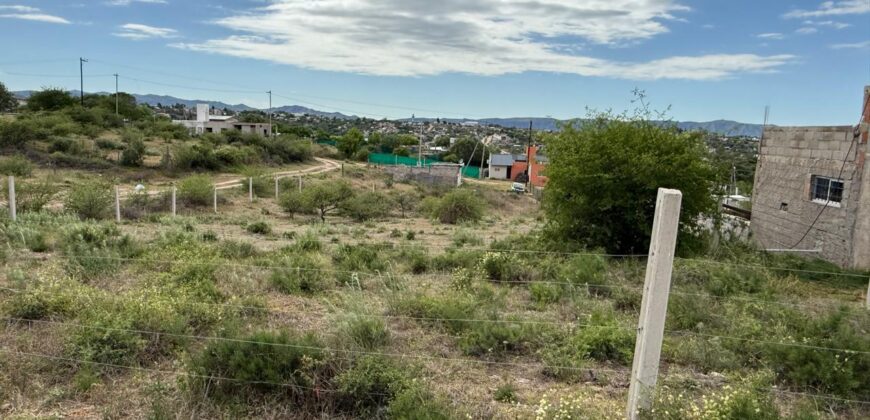 ESTANCIA VIEJA LOTE ESQUINA, VISTA, CERCA AL MONUMENTO BAMBA