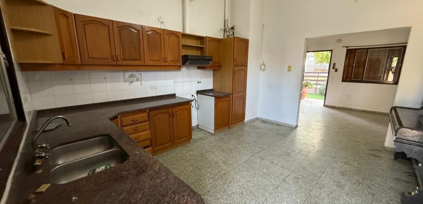 B° SOL Y RIO- VENTA CASA 3 DORMITORIOS- PATIO