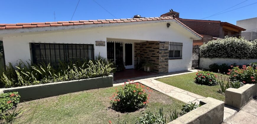 ALQUILER casa tres dormitorios, acceso Carlos Paz- Córdoba