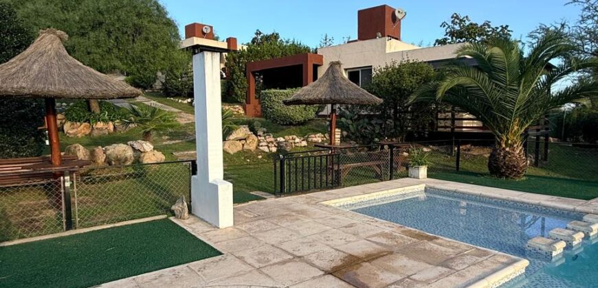 COMPLEJO CINCO CABAÑAS + CASA + DEPARTAMENTO SIERRAS DE CÓRDOBA en Venta-Vª Sta Cruz del Lago