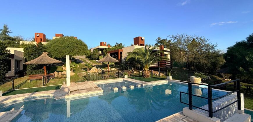 COMPLEJO CINCO CABAÑAS + CASA + DEPARTAMENTO SIERRAS DE CÓRDOBA en Venta-Vª Sta Cruz del Lago
