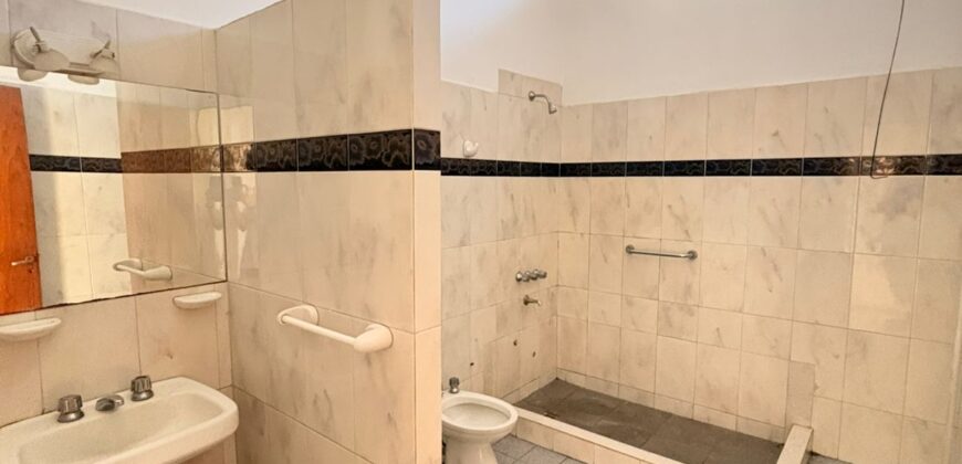 B° Miguel Muñoz CASA VENTA DOS DORM+ Dpto+ monoambiente