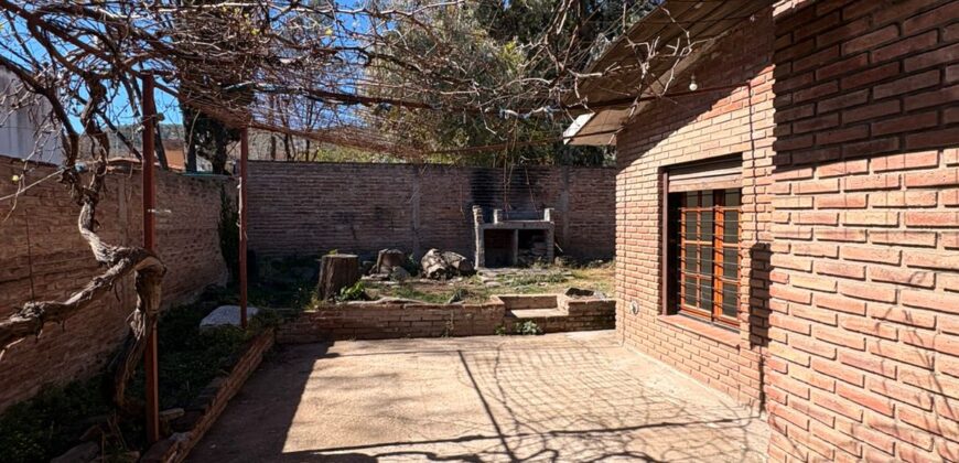 B° Miguel Muñoz CASA VENTA DOS DORM+ Dpto+ monoambiente