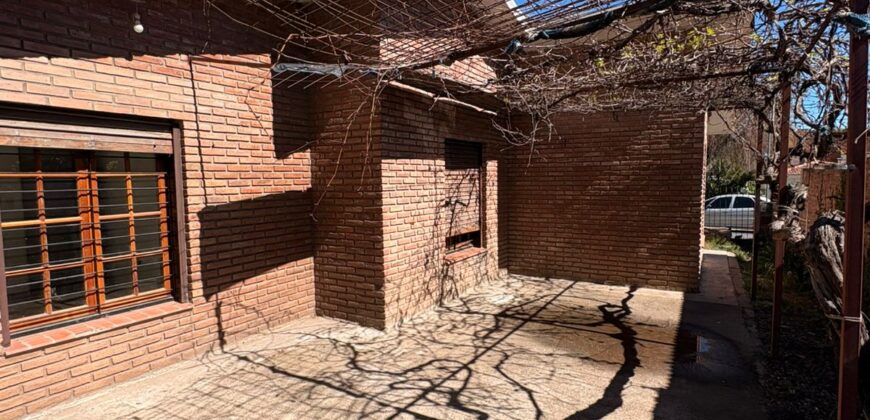 B° Miguel Muñoz CASA VENTA DOS DORM+ Dpto+ monoambiente