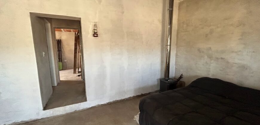 CASA DOS DORMITORIOS A TERMINAR ESTANCIA VIEJA FRENTE AL RÍO LOS CHORRILLOS