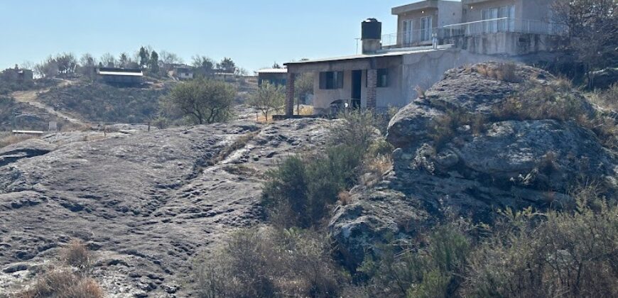 CASA DOS DORMITORIOS A TERMINAR ESTANCIA VIEJA FRENTE AL RÍO LOS CHORRILLOS