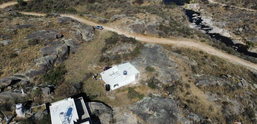 CASA DOS DORMITORIOS A TERMINAR ESTANCIA VIEJA FRENTE AL RÍO LOS CHORRILLOS