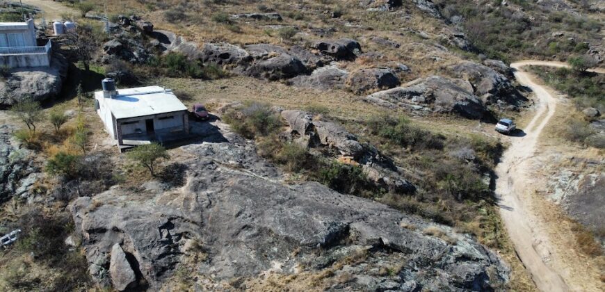 CASA DOS DORMITORIOS A TERMINAR ESTANCIA VIEJA FRENTE AL RÍO LOS CHORRILLOS