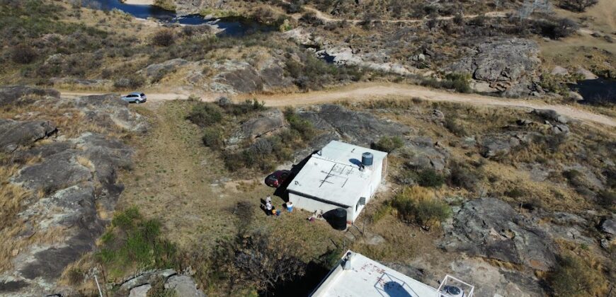 CASA DOS DORMITORIOS A TERMINAR ESTANCIA VIEJA FRENTE AL RÍO LOS CHORRILLOS