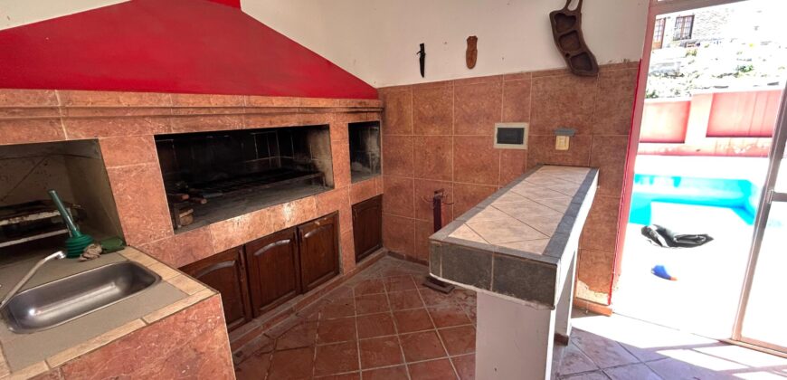 B° Villa del Lago Casa 5 dormitorios pileta quincho en Venta-Vª Carlos Paz